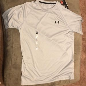 Under Armor gray short sleeve, comfortable shirt